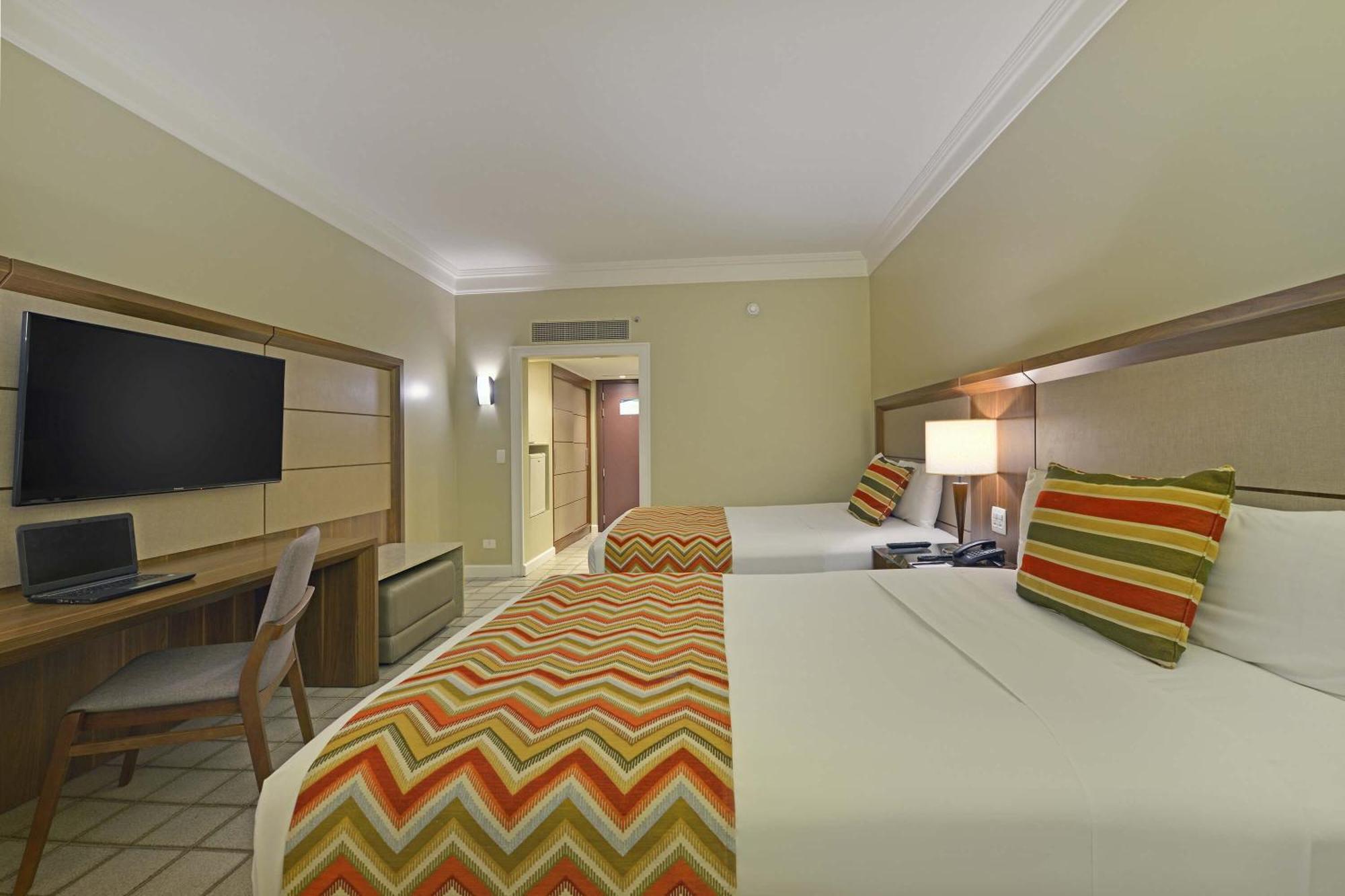 Hotel Deville Prime Salvador Exteriér fotografie A room at the Hilton Garden Inn