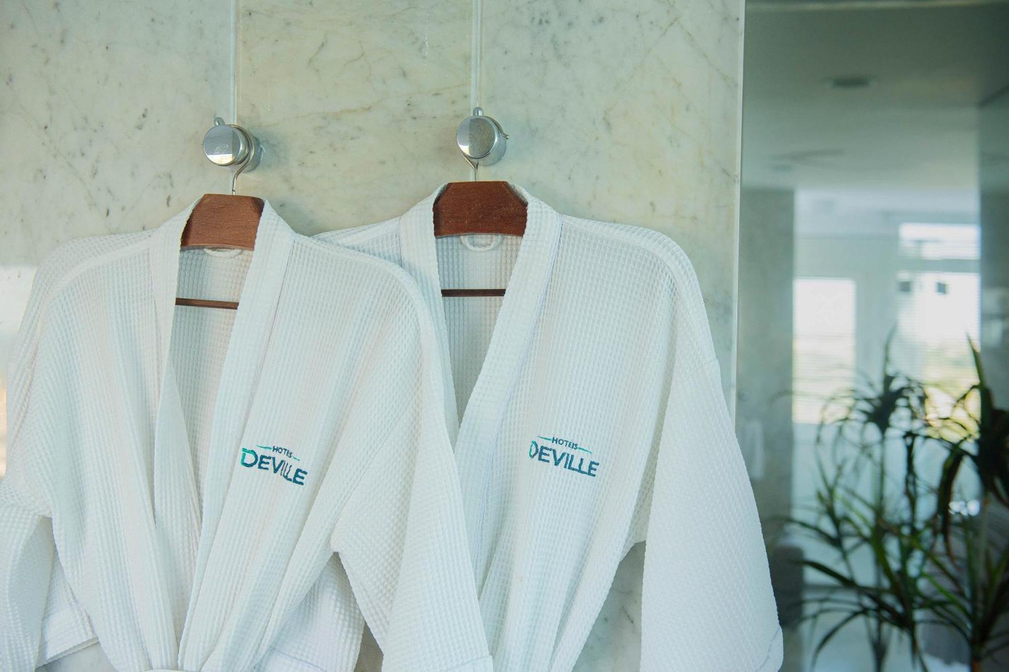 Hotel Deville Prime Salvador Exteriér fotografie Two bathrobes