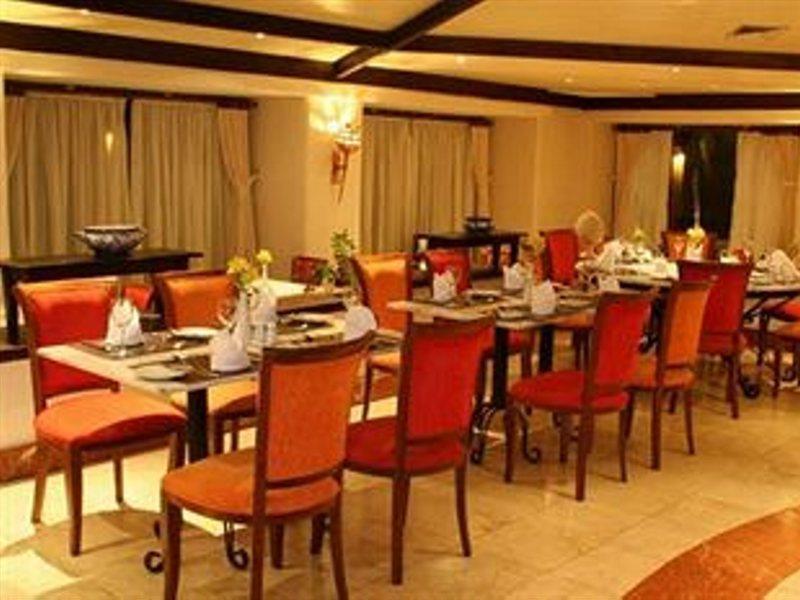 Hotel Deville Prime Salvador Exteriér fotografie The interior of the restaurant