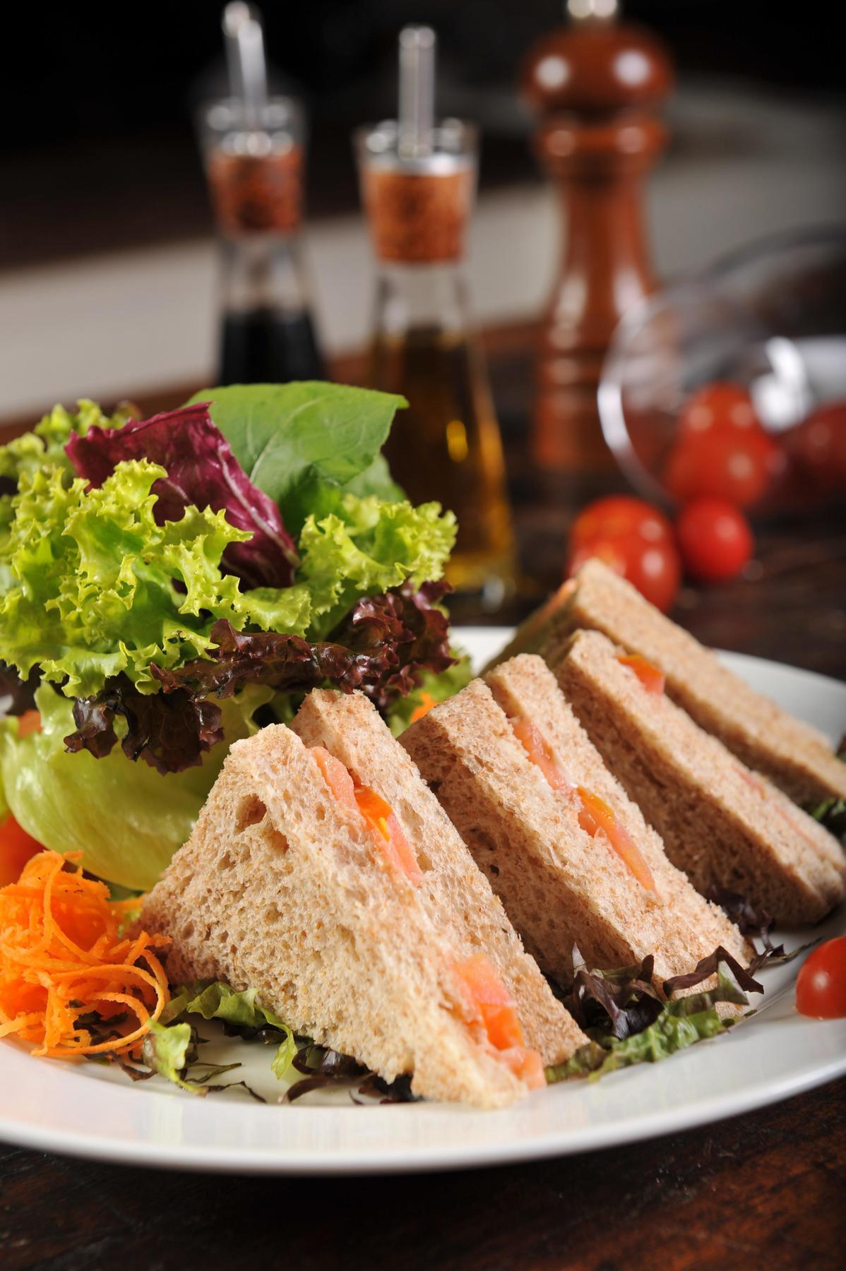 Hotel Deville Prime Salvador Exteriér fotografie A salad and a sandwich