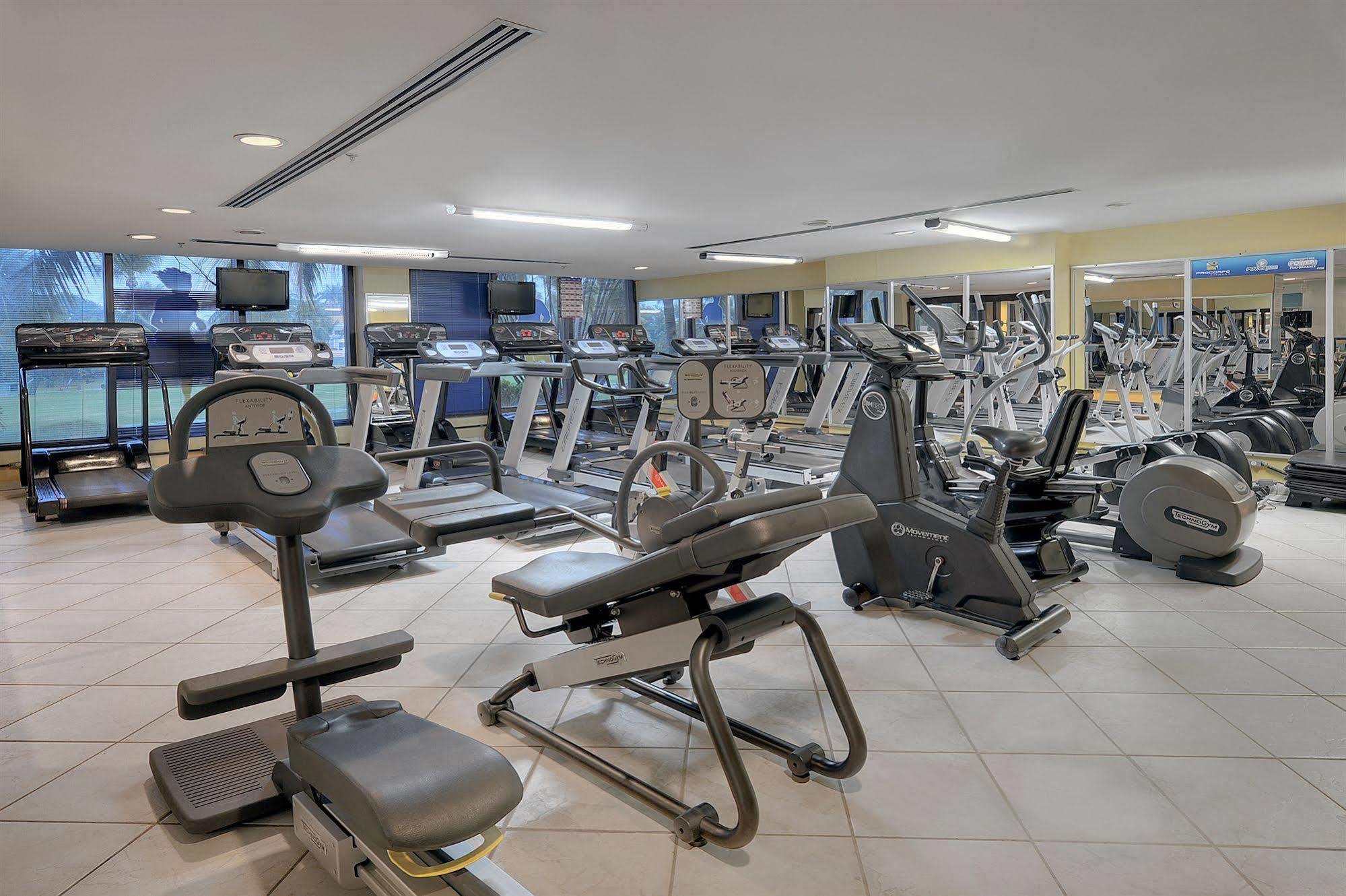Hotel Deville Prime Salvador Exteriér fotografie A gym at the hotel